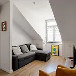 Joivy Delightful 2-Bed Flat Near Park
