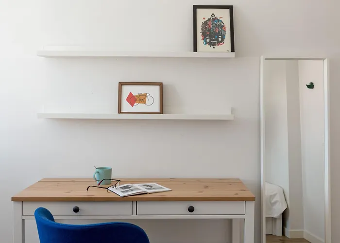 Joivy Delightful 2-Bed Flat Near Park