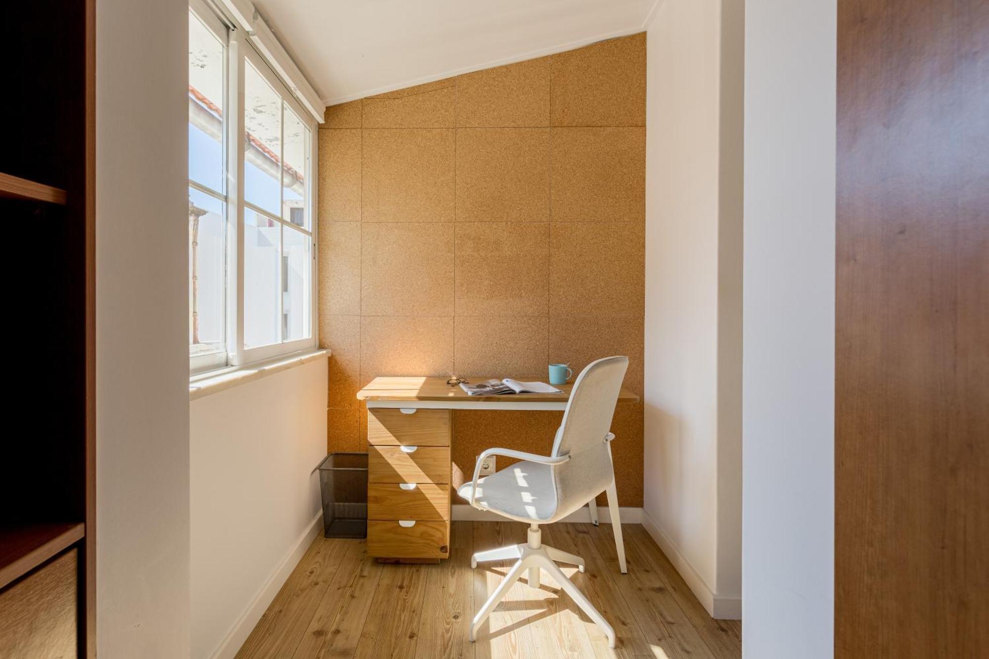 Joivy Delightful 2-bed Flat Near Park * Lissabon